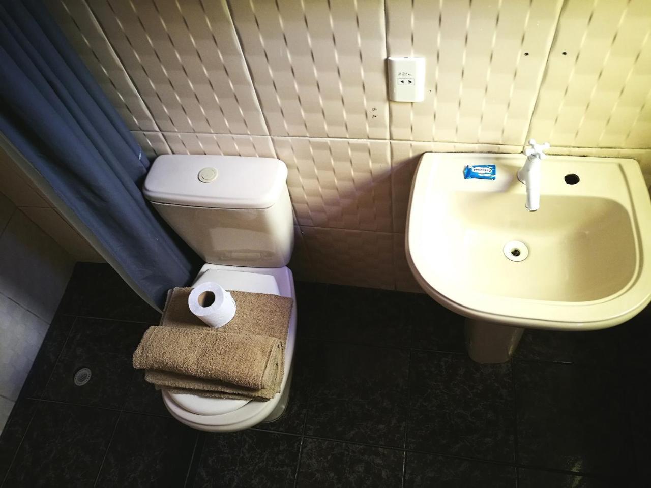 ホテル ホスタル ペルラ ネグラ ラパス エクステリア 写真